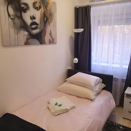 Comfort Stay, Ev, Parking Aparthotel 3*