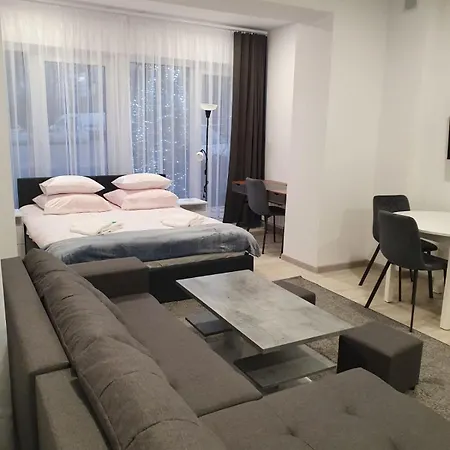 Comfort Stay, Ev, Parking Ξενοδοχείο με διαμερίσματα *