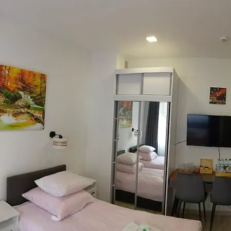 Comfort Stay, Ev, Parking Aparthotel 3*