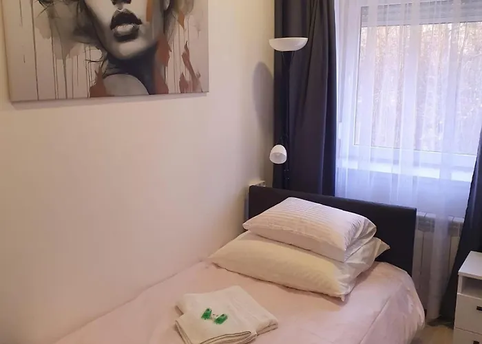 Comfort Stay, Ev, Parking Aparthotel 3*