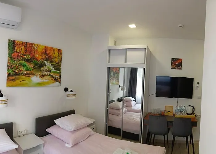 Comfort Stay, Ev, Parking Aparthotel 3*